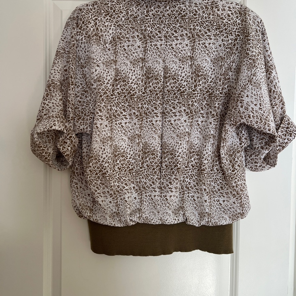 Leopard Print Button-Up Blouse - Picture 7 of 9